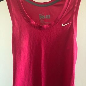 nike women’s tanktop